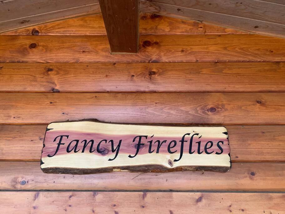 Fancy Fireflies Cabin Hayward Exterior photo