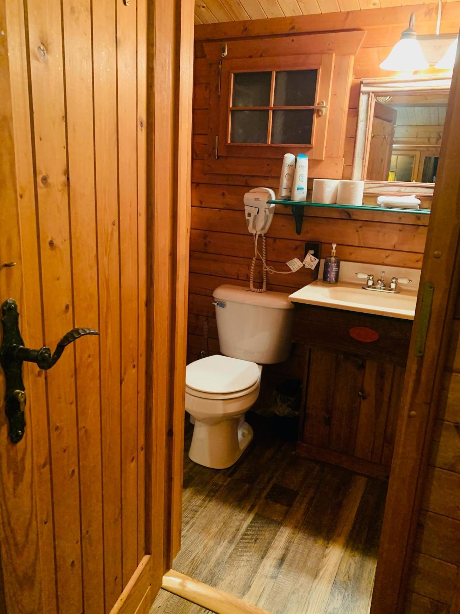 Fancy Fireflies Cabin Hayward Exterior photo