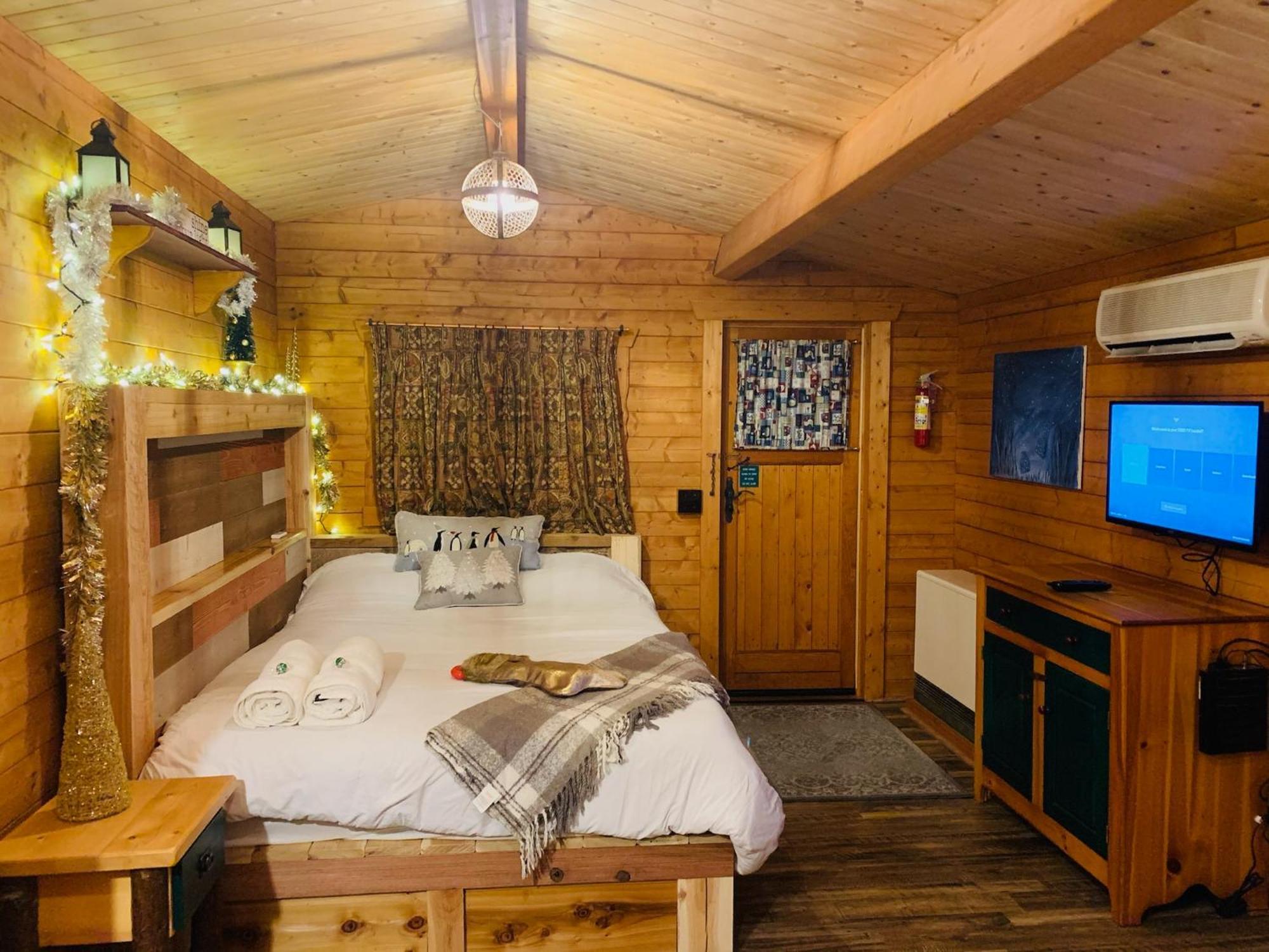 Fancy Fireflies Cabin Hayward Exterior photo