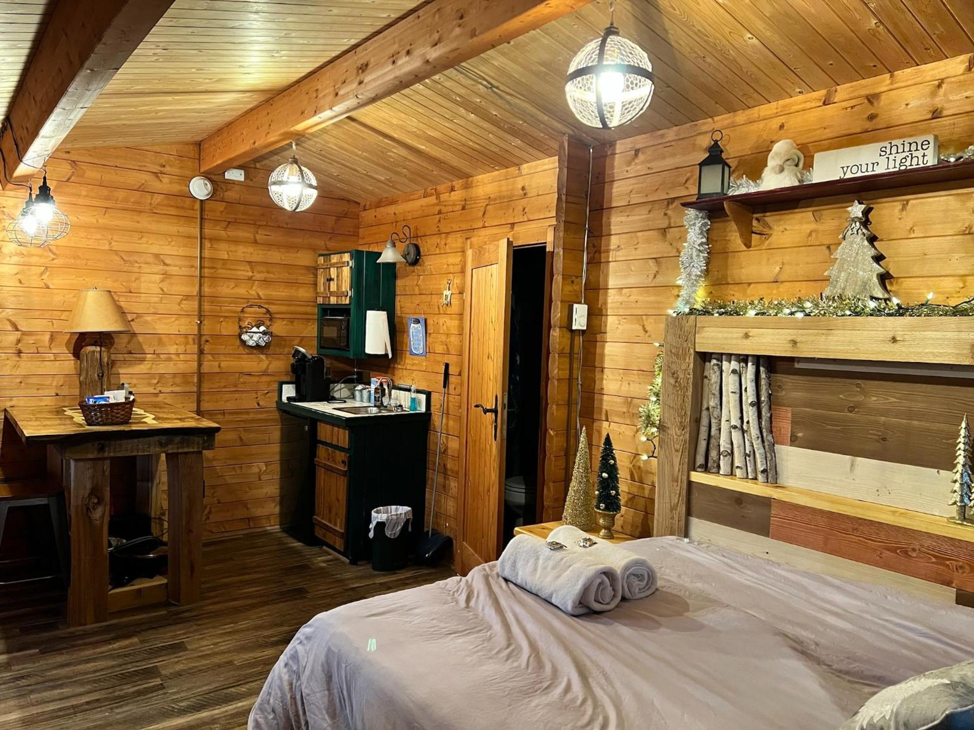 Fancy Fireflies Cabin Hayward Exterior photo